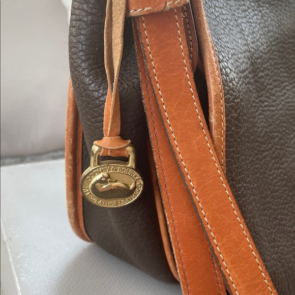 Vintage Dooney & Bourke Horseshoe Bag Chocolate Brown All Weather Leather - Picture 6 of 7